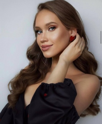 🔥 У меня есть много услуг, которые станут для тебя настоящим открытием. 😈 Мои нежные руки и прекрасное тело возбудят тебя до предела, а мои губы будут нежно целовать каждый сантиметр твоего тела. 💋 Я гарантирую полный комфорт и конфиденциальность. Мой опыт и страсть позволяют мне удовлетворять твои самые скрытые желания. 😈 У меня отличные отзывы и настоящие фото. Не упусти свой шанс на незабываемое удовольствие со мной! 💥 13620, 21 год